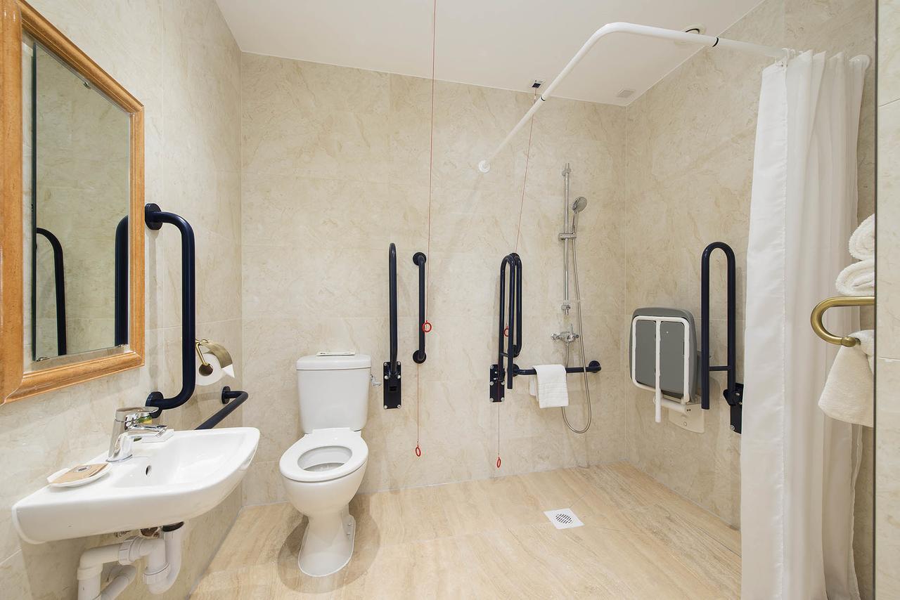The George Street Hotel Oxford Exterior foto Disabled toilet with alarm