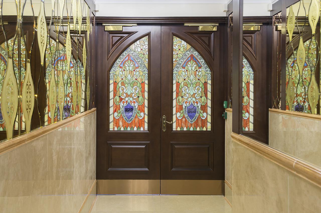 The George Street Hotel Oxford Exterior foto The doors of the sanctuary