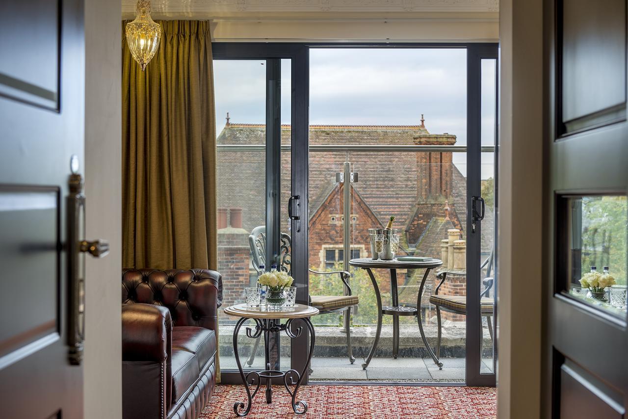 The George Street Hotel Oxford Exterior foto A room at the hotel